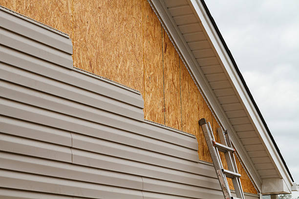 Professional Siding Contractor technician working in New Hope, OR